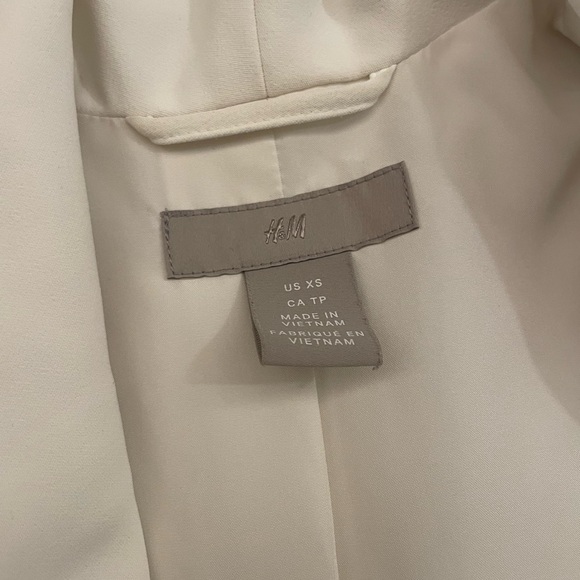H&M Classic Cream Women's Blazer - Picture 2 of 3